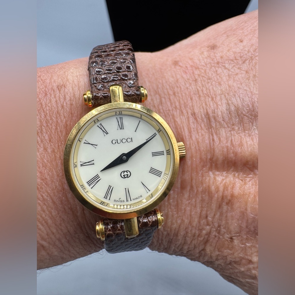 Gucci 3000L Vintage Gold Roman Numeral Watch — Croc/Lizard Embossed Leather)